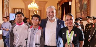 El espíritu de la Revolución Mexicana une a miles de familias en desfile cívico-deportivo: Bedolla