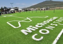 Goles para combatir la violencia en autogobierno de San Felipe de los Herreros; inaugura Bedolla cancha de futbol 7