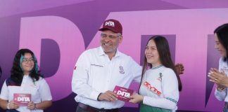 Entrega Bedolla en Uruapan chips de internet del Programa D4TA, Datos Gratis