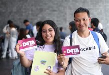 Continúa entrega de chips D4TA en escuelas y centros de distribución