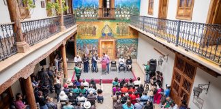 Gobierno estatal entrega apoyos por casi 7 mdp a comerciantes del Mercado de Pátzcuaro