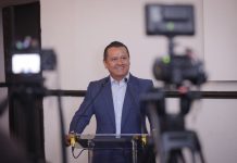 No debe haber discrepancias entre aspirantes, el proyecto es el mismo: llama Torres Piña