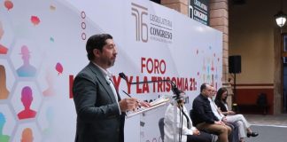 Abraham Espinoza refrenda compromiso con la inclusión durante foro “La Ley y Trisomía 21”