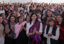Mujeres de Uruapan arropan a Gaby Molina