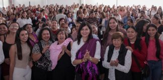Mujeres de Uruapan arropan a Gaby Molina